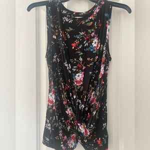 🎯Sleeveless Women’s Floral top Medium🎯